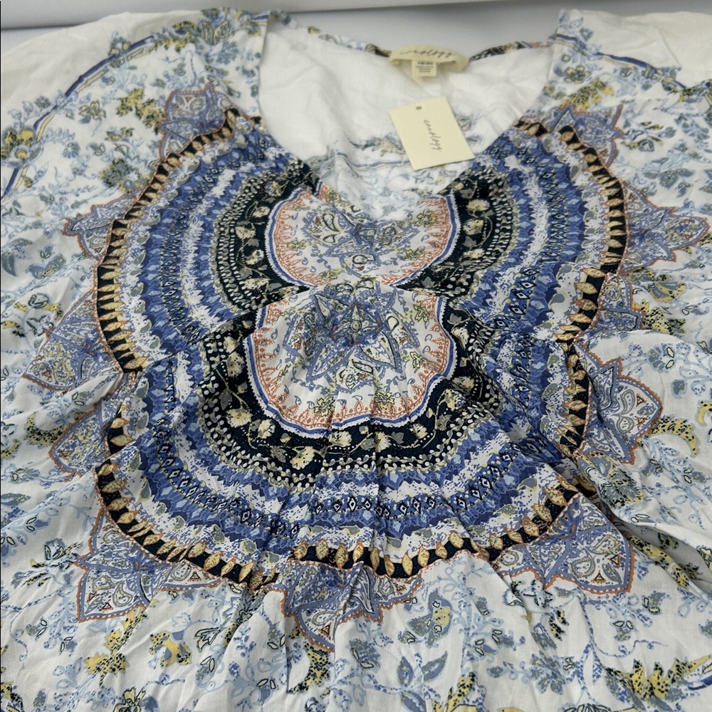 Elegant Blue and White Patterned Blouse - Picture 5 of 16